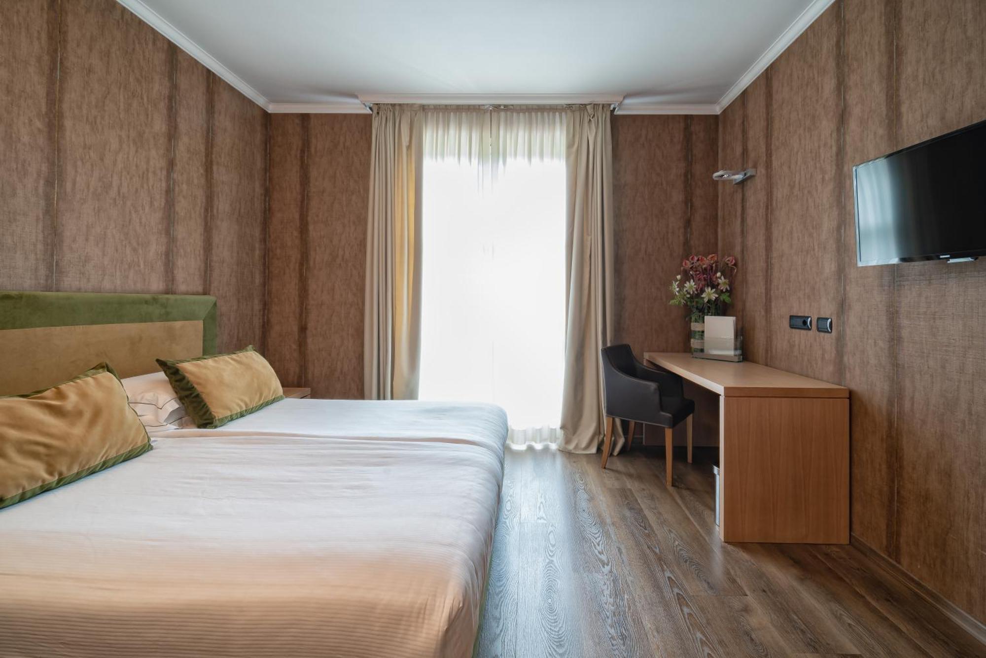 Phi Hotel Piajo Nembro Luaran gambar