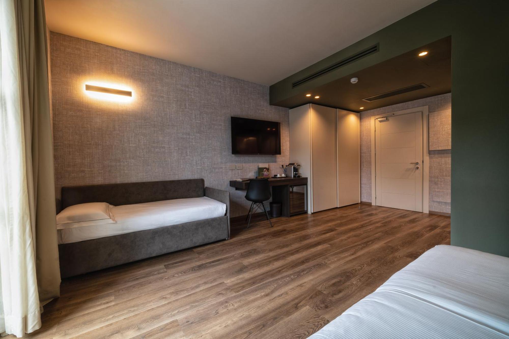 Phi Hotel Piajo Nembro Luaran gambar